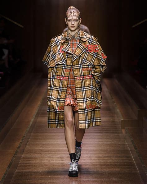 fashion show winter 2019 burberry|burberry models photos.